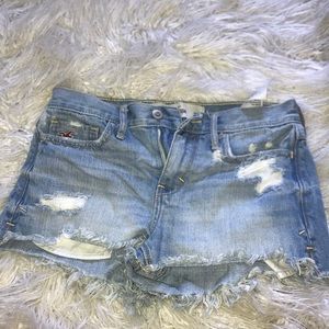 !! Hollister Ripped Jean Shorts !!
